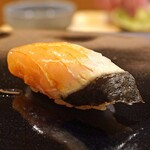 日本橋蛎殻町 すぎた - 藁焼きのアワラのづけの握り