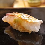 日本橋蛎殻町 すぎた - 淡路産の真鯛の握り