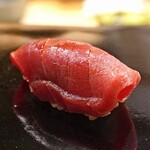 日本橋蛎殻町 すぎた - 大間産の鮪の血合いぎしのヅケの握り