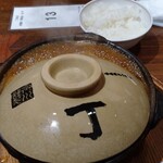 玉丁本店 - 味噌煮込みうどん(無料ライス)