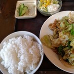 創作中華 秀荘 - 回鍋肉定食の左側