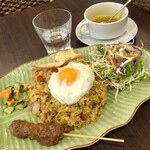 Kuta Bali cafe - ランチメニュー:ナシゴレン(税込920円)