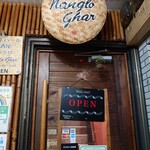 店鋪は階段を上った3階にある。