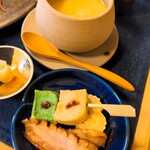 Takenoya Bettei - 茶碗蒸しの中に湯葉、百合根、お麩、エビ、銀杏、、、具沢山でぷるぷるの！！黄ニラの卵焼き、栗麩の田楽、鴨ロース煮のお皿もどれも美味しい(о´∀`о)