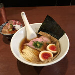 酒肴場 屯 - 津軽煮干し中華蕎麦（味玉入り）¥850、海鮮丼¥500