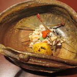 帰燕 - 先付は7種のキノコの白和え。茨城の栗をそえて。松葉に見えるのは茶そばを揚げたもの。