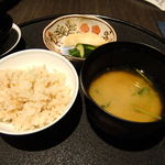 登別温泉郷 滝乃家 - 御　飯　大滝産舞茸炊き込み御飯　大滝産なめこ汁　香の物