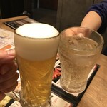 ひろしま府中焼き・鉄板焼き ますひろ - とりあえず2人で乾杯