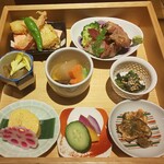 Dainingu Kura Osharaku - 美養箱膳 1,500円 肉