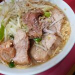 ラーメン二郎 - ブタがゴロゴロ～(^^ゞ