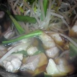 博多一番どり　居食家あらい - 鶏鍋ホルモン醤油出汁バージョン、鶏肉アップです