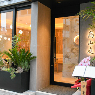 料理長が腕を振るう一皿を、好みの一杯と合わせて