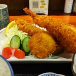 ウオツネ - ミックスフライ定食 1050円、 内容は「クリームコロッケ」「アジフライ」「エビフライ」、「イカリング」は2個になります