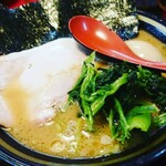 家系ラーメン王道 いしい - 豚骨醤油。