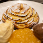 わいん食堂 Chez とし - 2021.12 紅玉アップルパイ（1,850円）