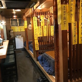 During the cold season, there are many kotatsu seats on the 1st and 2nd floors!