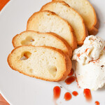 焼肉串ろっきー - ドライフルーツを混ぜ込んだクリームチーズ