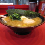 家系総本山 ラーメン 吉村家 - ラーメン　640円/海苔　60円/味玉　60円
      
      
      