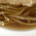 中華そば処 琴平荘 - 中華そばあっさり大盛りの麺、スープ