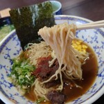 Michino Eki Yasha Ga Ike No Sato Saka Uchi Resutoran - 麺リフト　多少伸び気味な麺
                        スープも怪しげな色と味わい？(笑)