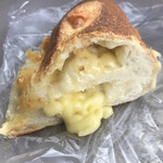 ベーカリーパン屋 - チーズフランス半分　270円