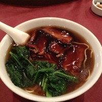 全家福 新館 - 豚の角煮かけそば（950円）