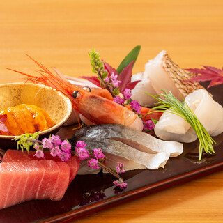 "Single sashimi" with seasonal fish that changes with the seasons