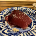 温石 - まだ２回目のもち鰹ですが、その弾力と旨味は悶絶もの。なんたって余韻が長い長い。どこかのドラマのシェフみたいに、天井を見上げちゃいます。いや、ホントに凄い。