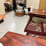 とんかつの丸栄 - 公民館のようなお座敷