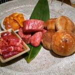 神戸牛 日本橋イタダキ - ヒレ肉、椎茸、リードボー、ハラミムンチ