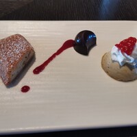 DINING & BAR TABLE 9 TOKYO - 