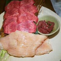 炭火焼肉 日本橋イタダキ - 上タン、レバ焼き、ホルモン焼き