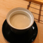 Sushi Shunsuke - 白子の摺流しの茶碗蒸しです。猫舌なので、ハフハフ、ホフホフ、冷ましながら食べますが、十二人のお客さんの中で一番遅かった、アハッ