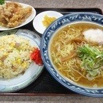 新新園 - ミニ炒飯・ラーメン・唐揚ランチ　定食類も充実！