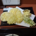 つな八 - 野菜の天ぷらと釜揚げシラス丼1,100円