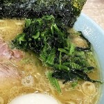 横濱ラーメン あさが家 - ほうれん草。
