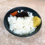 横濱ラーメン あさが家 - 小ライス100円。