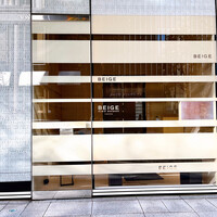 ベージュ アラン・デュカス 東京 - 