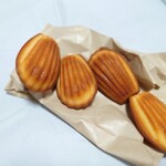 パティスリーアローイ - 焼き立てマドレーヌ