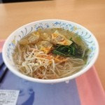 北大生協の食堂 工学部食堂 - 小腹が空いて動けなくなったので、揚げワンタン塩ラーメン。

あっさりと、ワンタンなのに塩の香り。これが絶妙だったりする。
