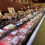 加賀藩御用菓子司 森八 - 商品ケース