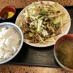 ドライブイン幸華 - モツ炒め定食