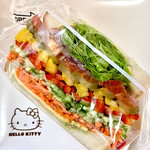 BAKE SHOP ツミキ - ベジタブルサンド　594円。
1日に必要な野菜の半分が摂れる、彩り豊かなたっぷり野菜サンド！