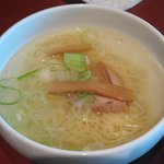 三階の炒り豆に花 by 豆花 - 注文式の「塩ラーメン」。