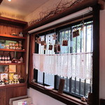 ベッカライ ビオブロート - 可愛い窓際。