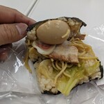 ニューデイズミニ - まさに、豚骨ラーメン!!　ナルトまで入ってますよ〜(これが、メチャウマ〜)