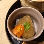 万福 - 黒胡麻豆腐は薄い醤油味の出汁汁のジュレがごま豆腐の甘み（旨味）と合ってて美味しかった！