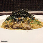 ガストロ スケゴロウ - Spaghetti à la japonaise aux palourdes et champignons