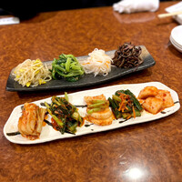 焼肉 スタミナ苑 - ナムルとキムチの盛り合わせ