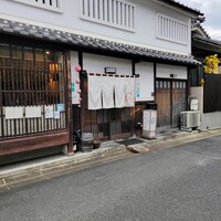 リストランテ リンコントロ - 町屋の白壁に白い暖簾